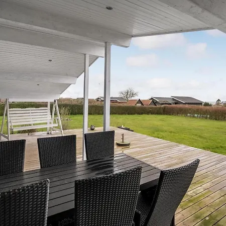 Stunning In With Sauna بوجنسي